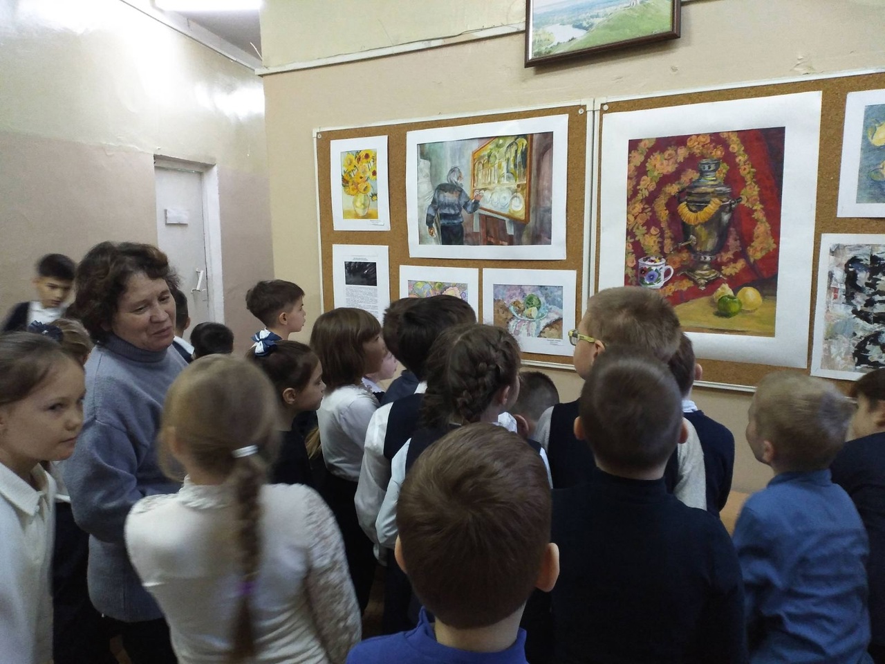 Выставка живописных работ  к Международному дню художника .