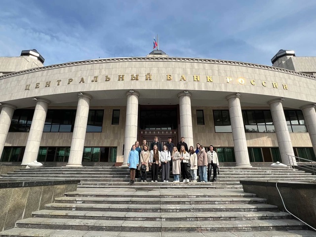 Первые каникулы последнего школьного года.