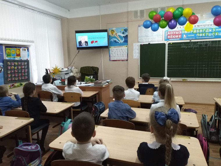 В память о Народном учителе.